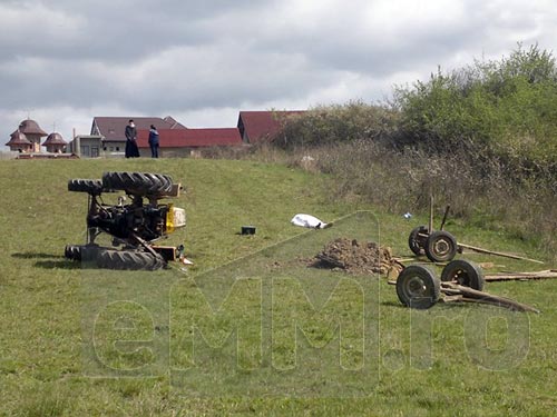 Tractor rasturnat (c) eMaramures.ro